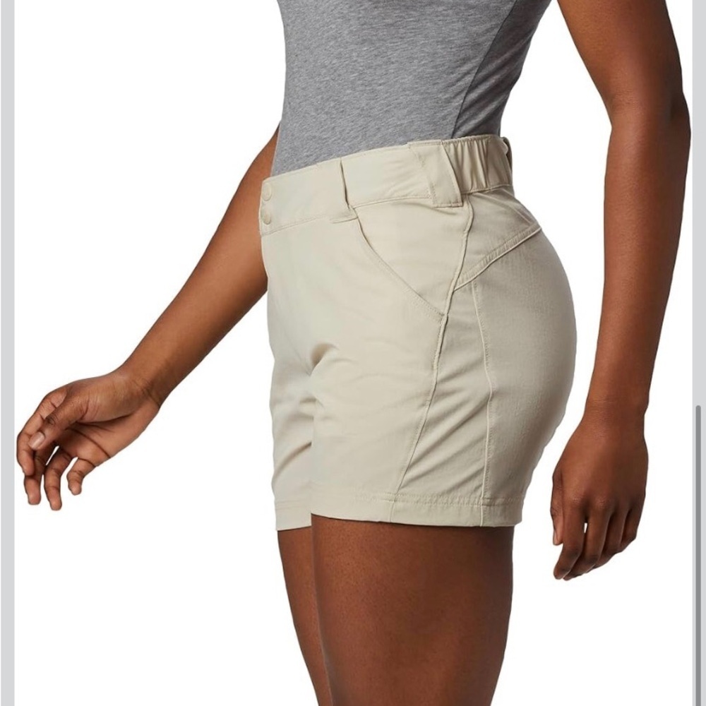 Women’s Stretch Performance Shorts in Beige 18